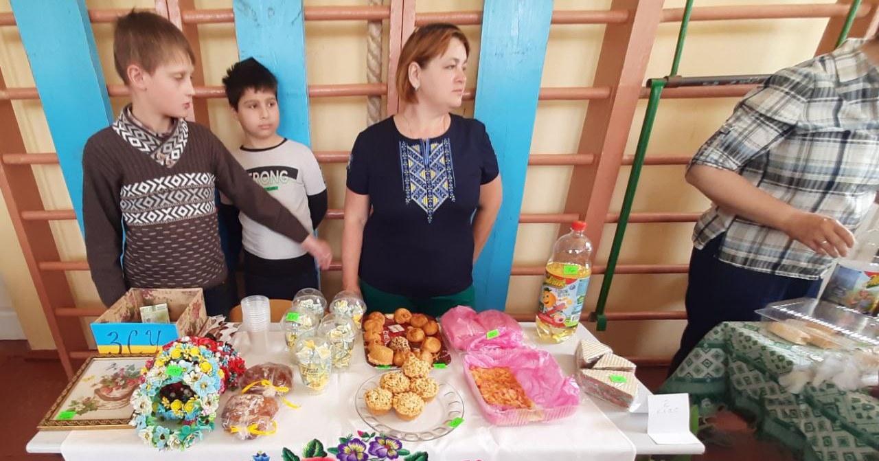 Торгували на ярмарку і смаколиками і розсадою з квітами. Наторгували понад 26 тисяч гривень