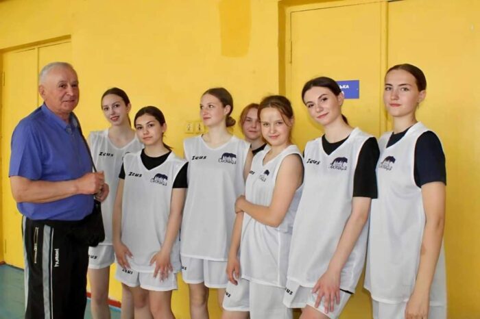 Баскетбольна дівчача команда з Сосницької гімназії  – четверта в області