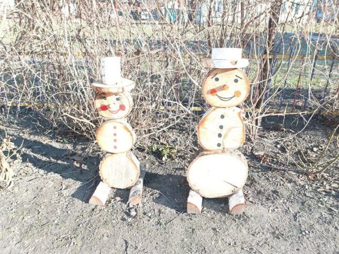 ФОТОФАКТ. “Сніговики” з дерева