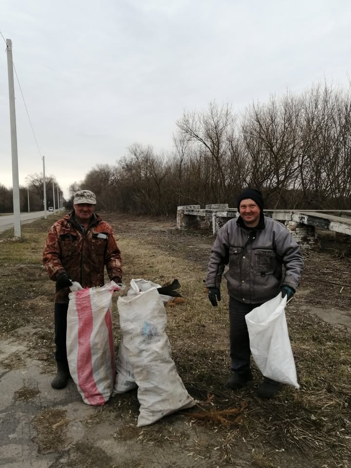 У Сосницькій громаді продовжують дбати про чистоту узбіч