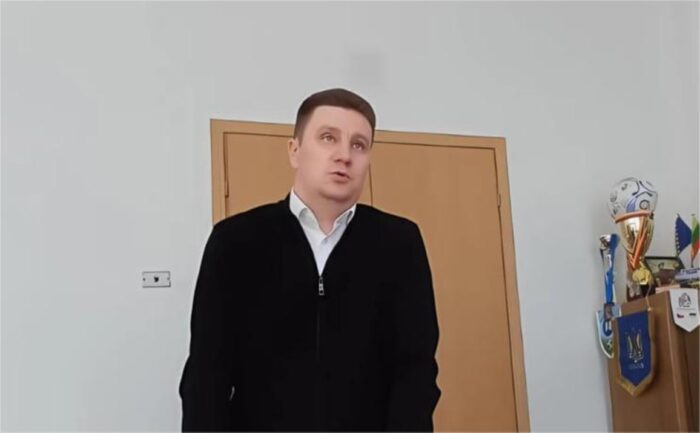 МІСЦЕВА ВЛАДА. Андрій Портний: “Теперішній я вже чітко усвідомлює, що насправді не так багато залежить від нас, від місцевої влади.        В глобальних речах – взагалі нічого. Від слова “ЗОВСІМ”