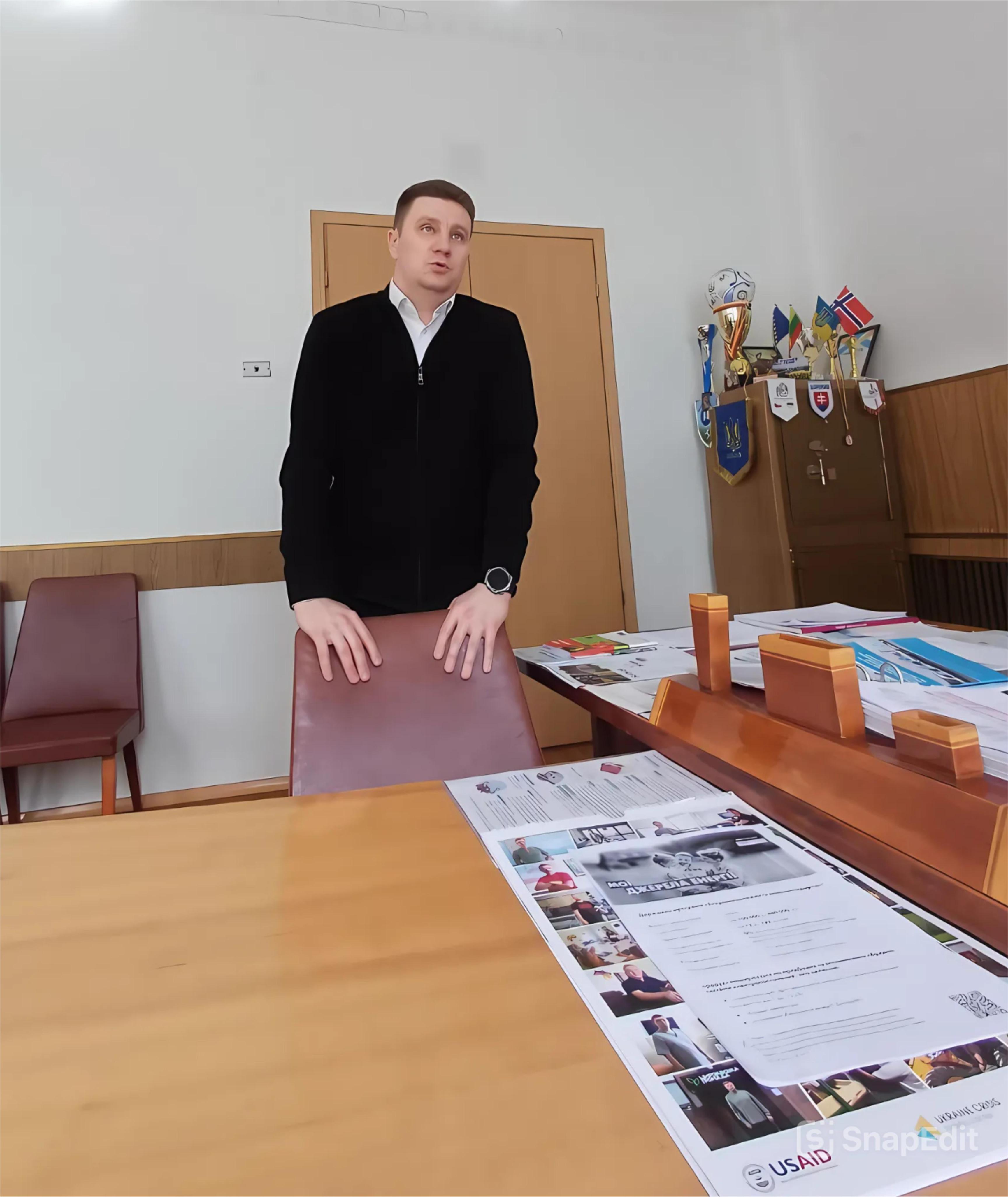 МІСЦЕВА ВЛАДА. Андрій Портний: “Теперішній я вже чітко усвідомлює, що насправді не так багато залежить від нас, від місцевої влади.        В глобальних речах – взагалі нічого. Від слова “ЗОВСІМ”