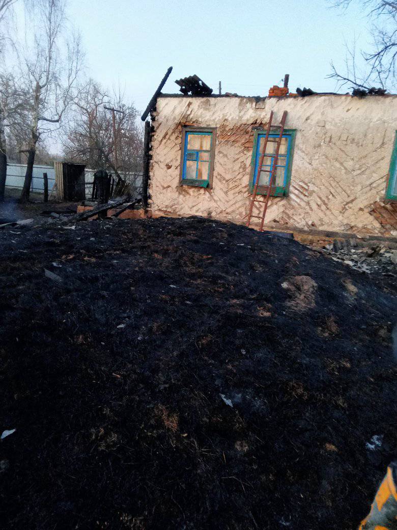 У Пекареві через спалення сухостою згорів будинок