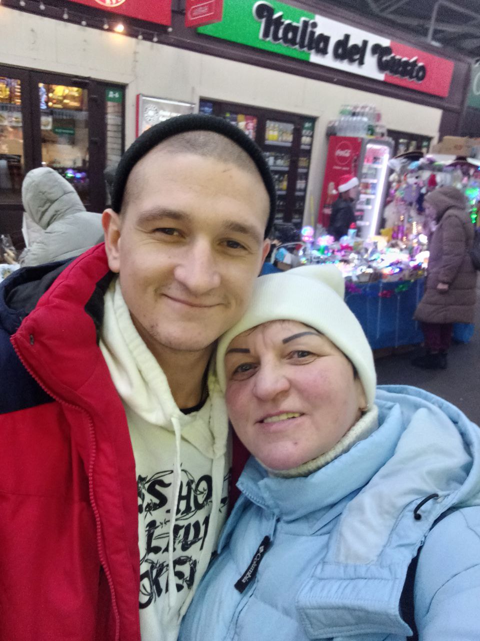Я хустку чорну зняла. Сказала собі: «Ні, він живий»