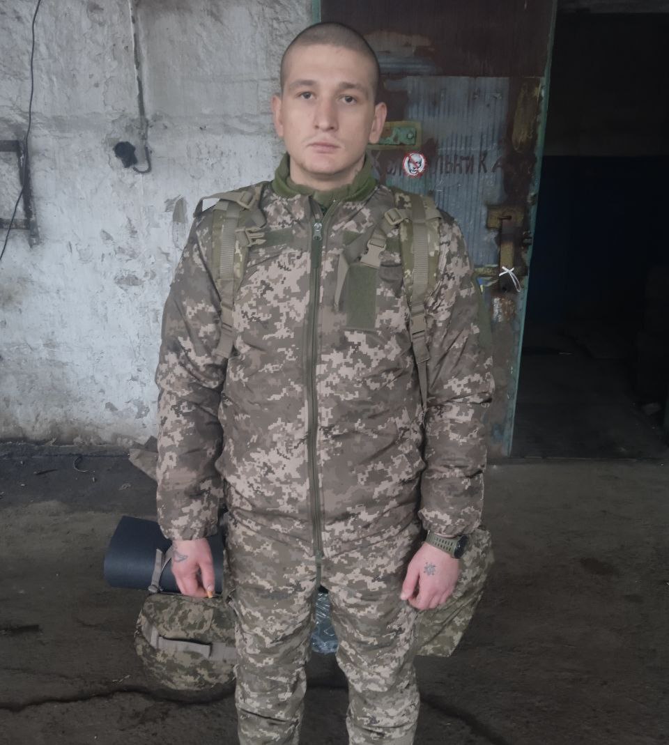 Я хустку чорну зняла. Сказала собі: «Ні, він живий»