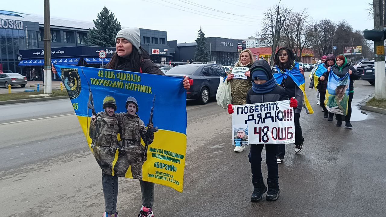 Я хустку чорну зняла. Сказала собі: «Ні, він живий»