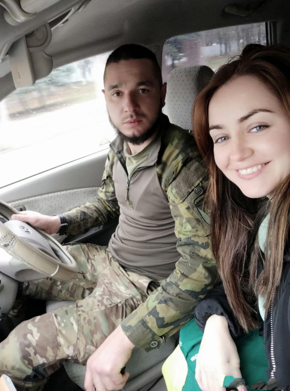 Я хустку чорну зняла. Сказала собі: «Ні, він живий»