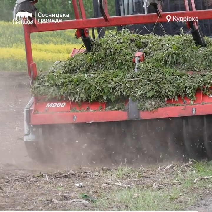 У Сосницькій громаді розчистили узбіччя дороги до Кудрівки