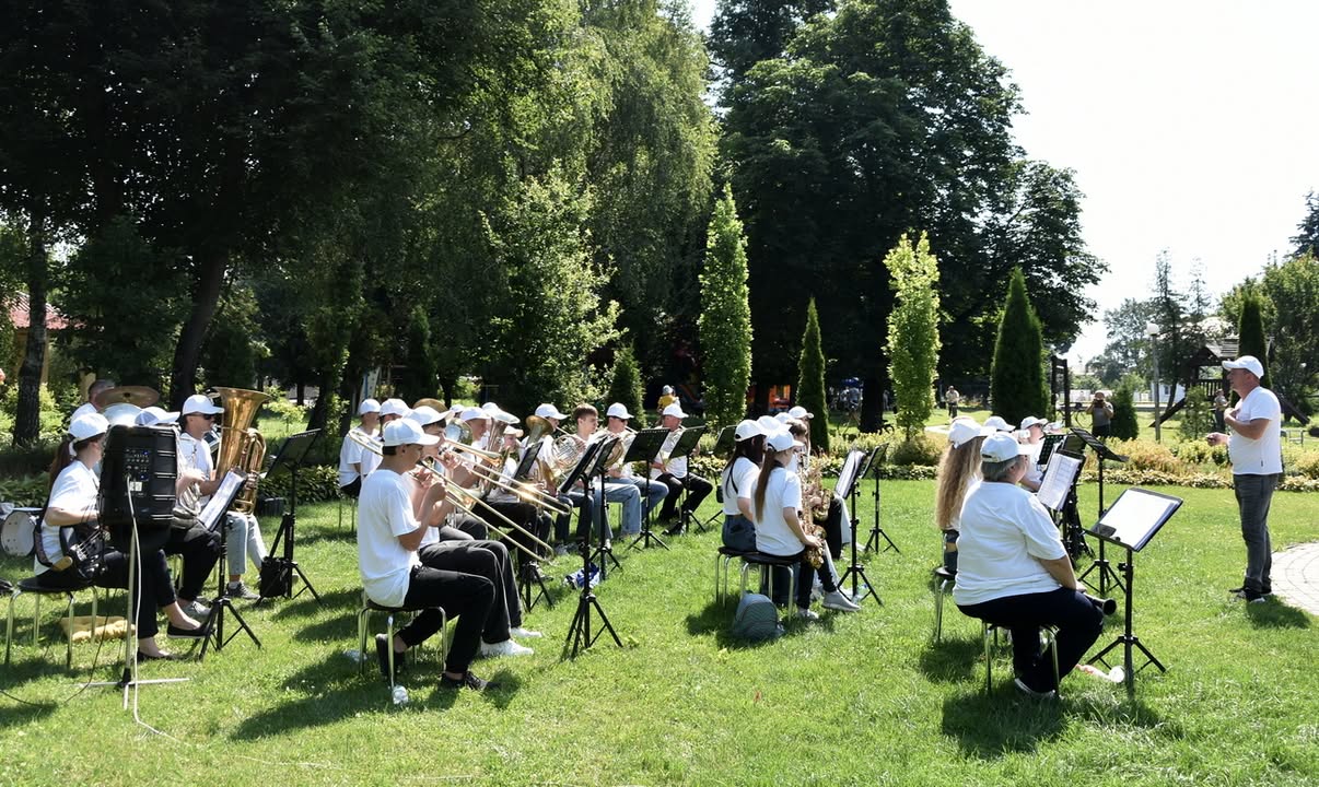 Благодійний концерт коропських артистів у Сосниці: зібрано понад 5 тисяч гривень для ЗСУ