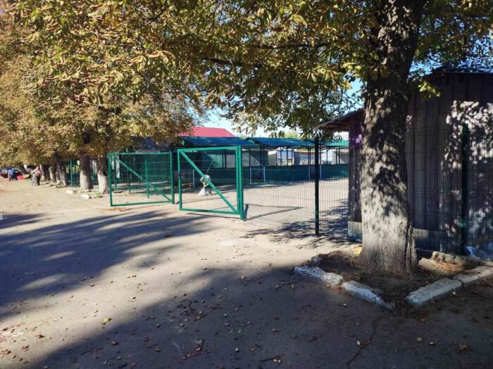 У Сосниці встановили нову огорожу на ринку