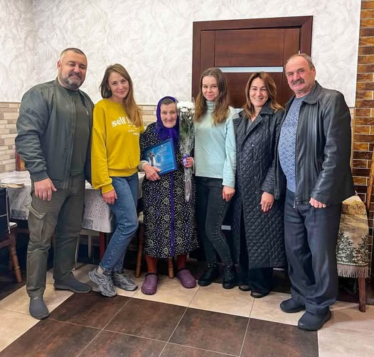 У Сосницькій громаді привітали жительку з 90-річчям