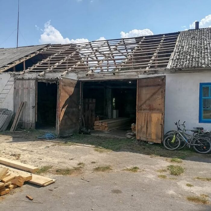 У Змітневі силами старостату та волонтерів ремонтують пожежне депо