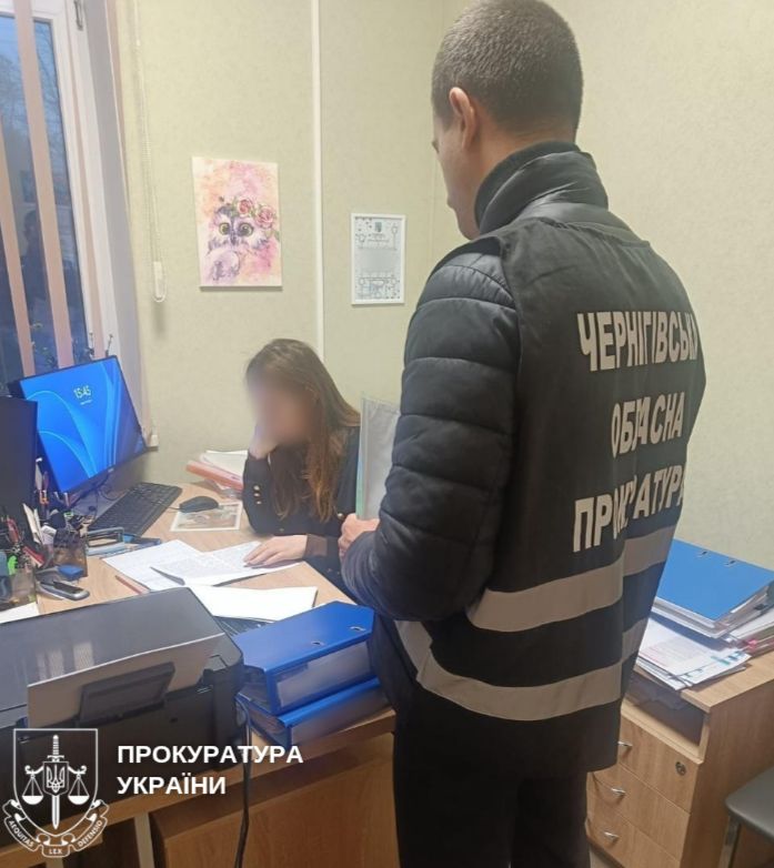Купили укриття за завищеною ціною: посадовицю міськради підозрюють у недбалості