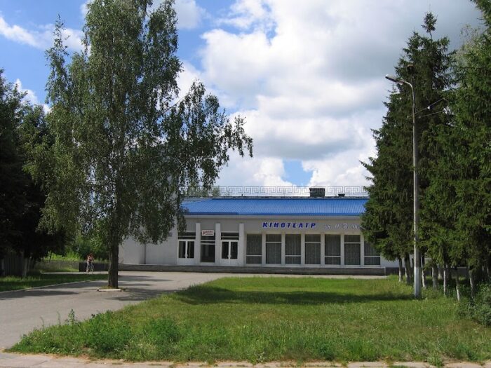Кінотеатр ім. О.П. Довженка — Культура та дозвілля у Сосниці