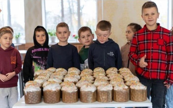 У Сосницькій громаді дітям роздали понад 1700 великодніх пасок