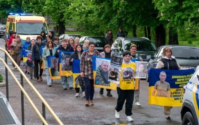 У Сосниці відбулася мирна хода на підтримку військовополонених і зниклих безвісти