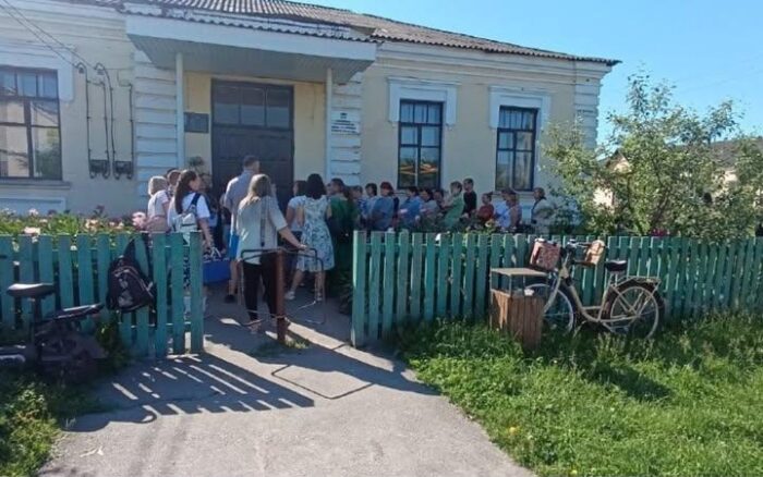 Жителі та влада обговорили майбутнє школи на В’юнищі
