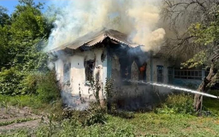 У Волинці через коротке замикання загорівся житловий будинок