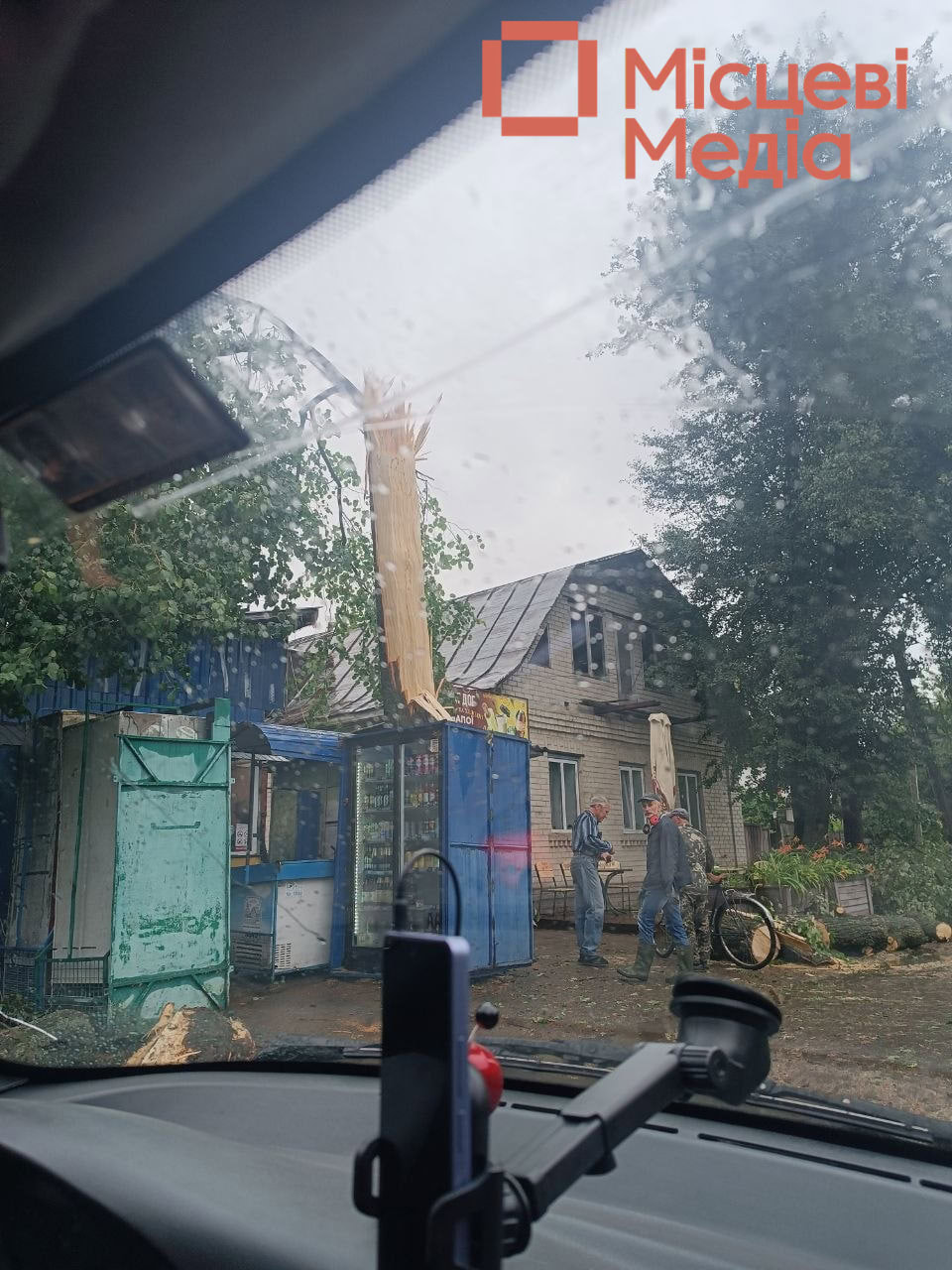 ФОТОФАКТ. Наслідки вчорашньої негоди у Сосниці