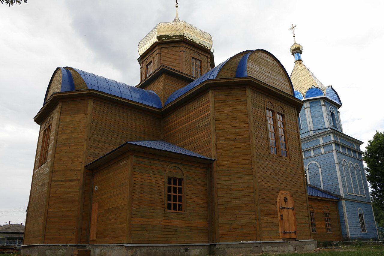 Той, хто вів папери: сосничанин Василь Потієнко і десять років української церкви