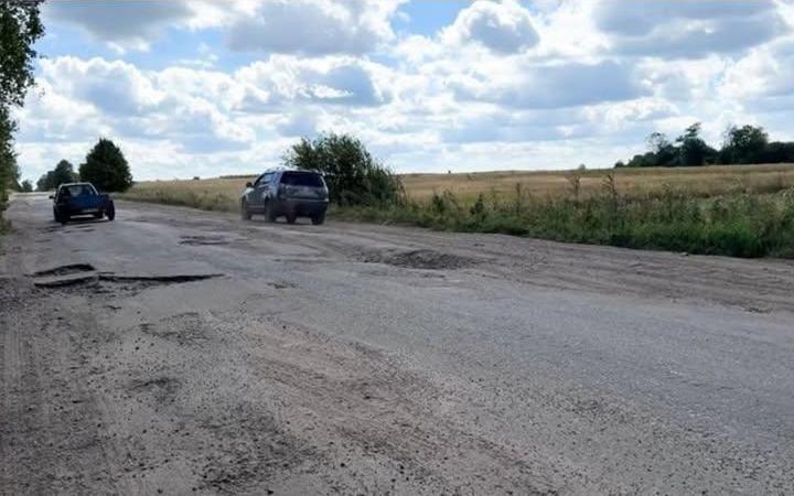 Водії долають 15 кілометрів за 40 хвилин на дорозі Сосниця — Шаповалівка