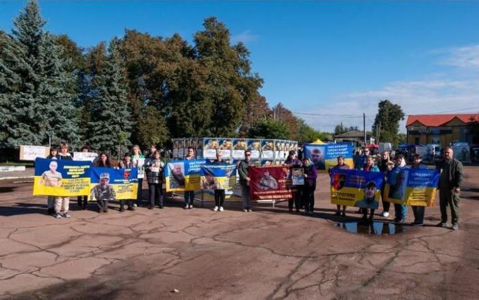 У Сосниці провели акцію-нагадування про зниклих та полонених захисників